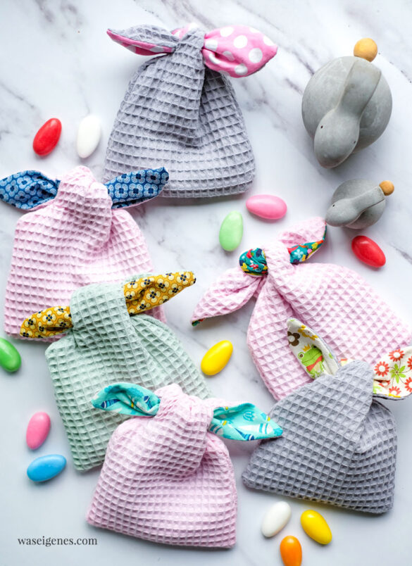 Nähanleitung: Osterhasen Säckchen nähen - aus Waffelpiqué und Baumwolle für kleine Geschenke oder Aufmerksamkeiten | Kostenloses Schnittmuster | waseigenes.com