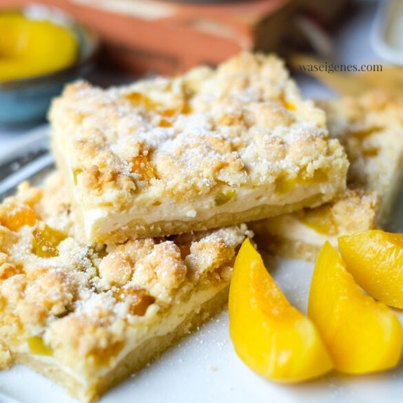 Rezept: Schneller Quark-Streuselkuchen mit Pfirsichen, fruchtig, cremig und knusprig! Was backe ich heute? waseigenes.com