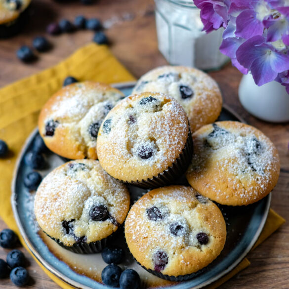 Rezept Blaubeermuffins {Heidelbeermuffins} - ganz einfach und sehr lecker | waseigenes.com