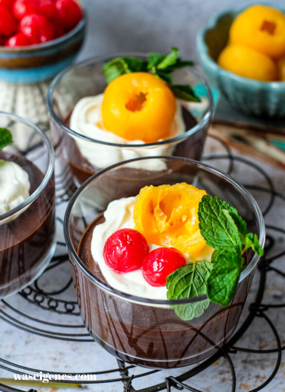 Rezept: Veganes Schokomousse aus Datteln, Kokosmilch und Backkakao | waseigenes.com | Dessertidee