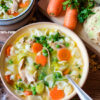 Klassische Hühnersuppe - super schnell und ganz einfach, mit Hähnchenschenkel gekocht | Was koche ich heute? | waseigenes.com