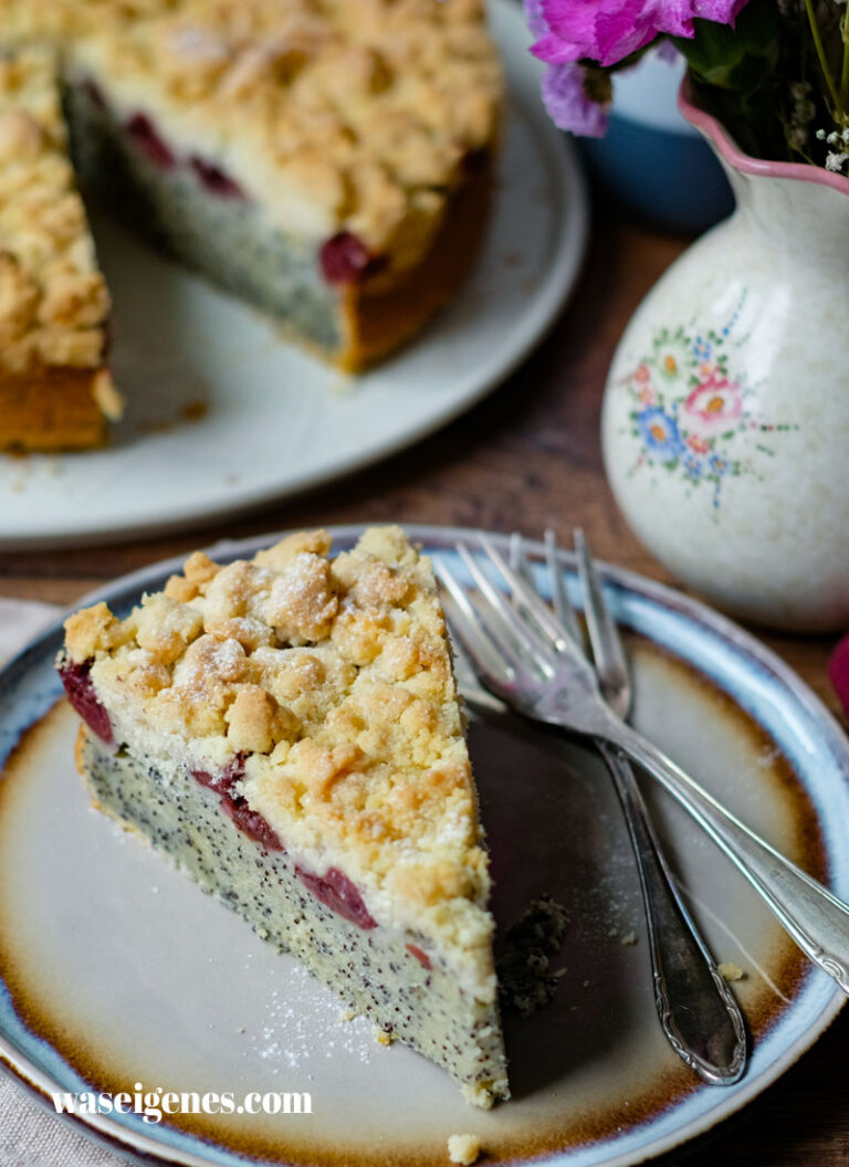 Joghurt-Mohn-Kuchen mit Kirschen & Streuseln | waseigenes.com Joghurt-Mohn-Kuchen mit Kirschen & Streuseln | waseigenes.com