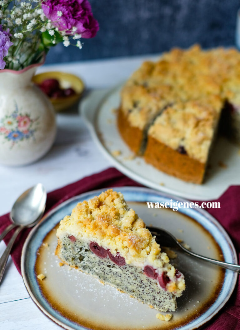 Joghurt-Mohn-Kuchen mit Kirschen & Streuseln | waseigenes.com Joghurt-Mohn-Kuchen mit Kirschen & Streuseln | waseigenes.com