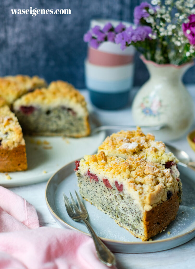 Joghurt-Mohn-Kuchen mit Kirschen & Streuseln | waseigenes.com Joghurt-Mohn-Kuchen mit Kirschen & Streuseln | waseigenes.com