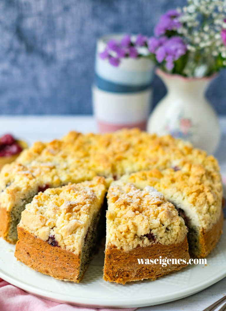 Joghurt-Mohn-Kuchen mit Kirschen & Streuseln | waseigenes.com Joghurt-Mohn-Kuchen mit Kirschen & Streuseln | waseigenes.com