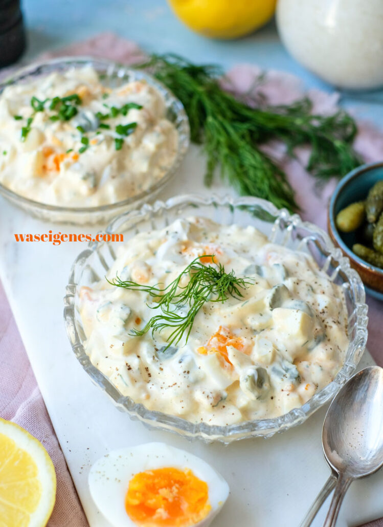 Rezept: Klassischer Eiersalat mit Mayo, Schmand & Cornichons | Ganz einfach und schell | Oster Brunch | waseigenes.com