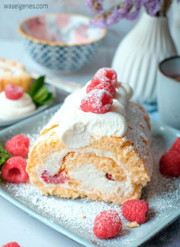 Himbeerrolle mit Quark-Sahne: So einfach gelingt Dir der sommerliche Biskuittraum | waseigenes.com