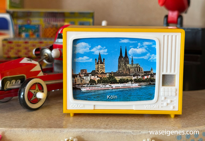 3 Serien-Tipps für gemütliche Herbstabende: Spannung, Emotionen & Humor | Dept. Q, The Bear und Killing Eve | waseigenes.com