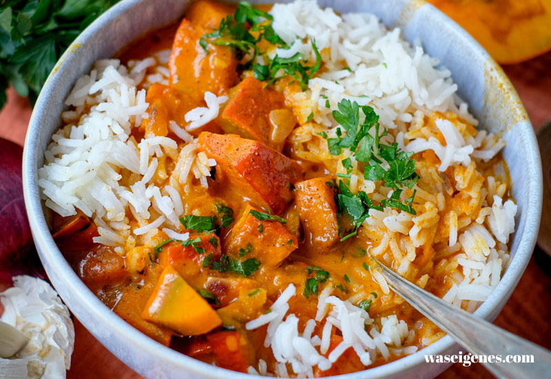 Cremiges Kürbis Curry Rezept mit Kokosmilch & Reis – einfaches Herbstrezept | waseigenes.com