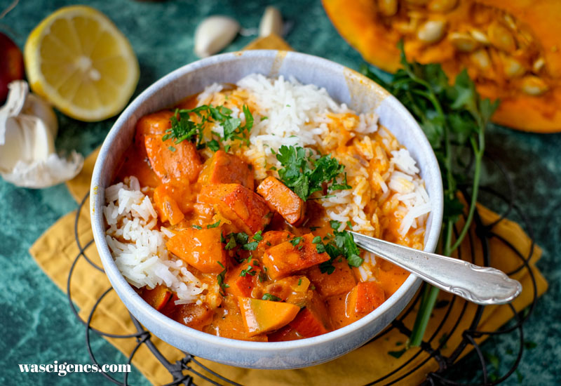 Cremiges Kürbis Curry Rezept mit Kokosmilch & Reis – einfaches Herbstrezept | waseigenes.com