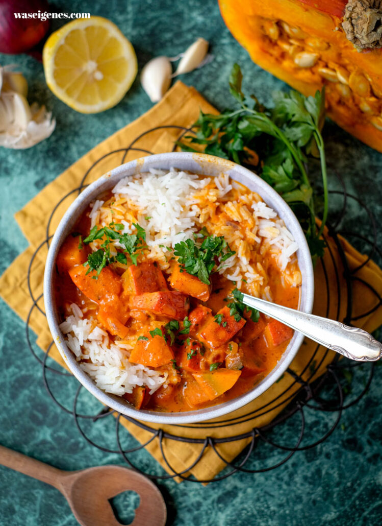 Cremiges Kürbis Curry Rezept mit Kokosmilch & Reis – einfaches Herbstrezept | waseigenes.com