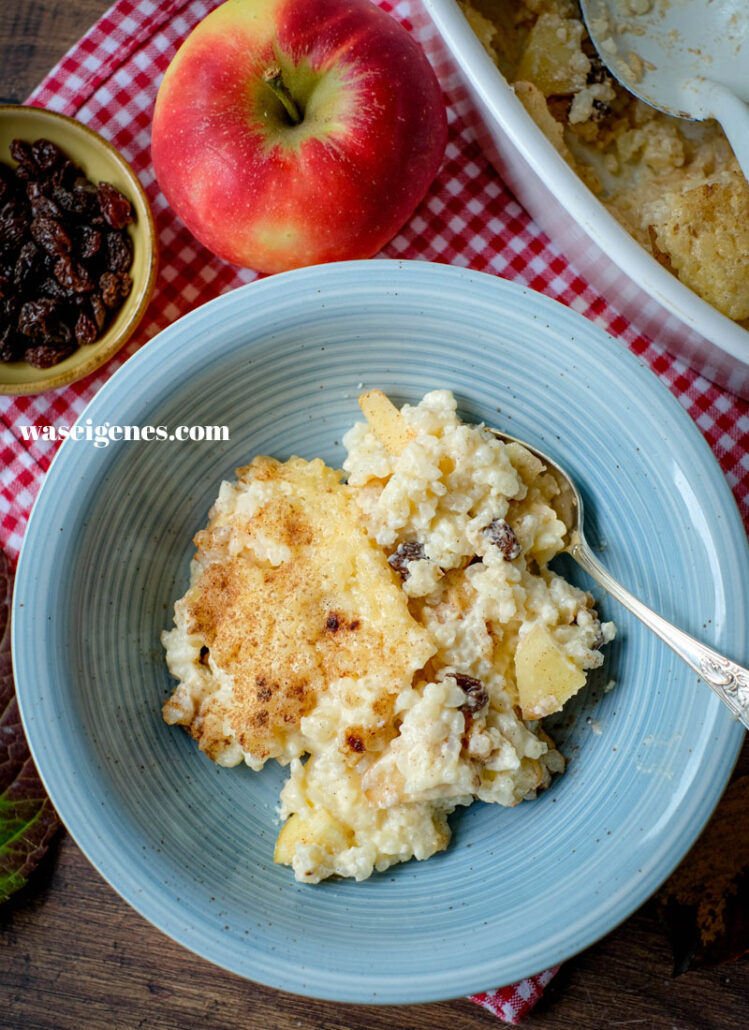 Rezept: Omas Milchreisauflauf mit Äpfeln & Rosinen – himmlisch cremig, warm & lecker | waseigenes.com