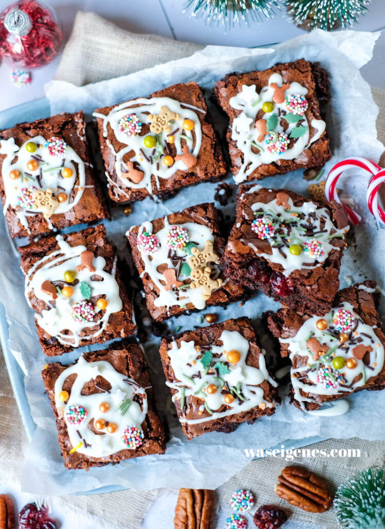 Fudgy Weihnachtsbrownies mit Cranberries, Pekannüssen und Zimt – saftig, aromatisch - waseigenes.com