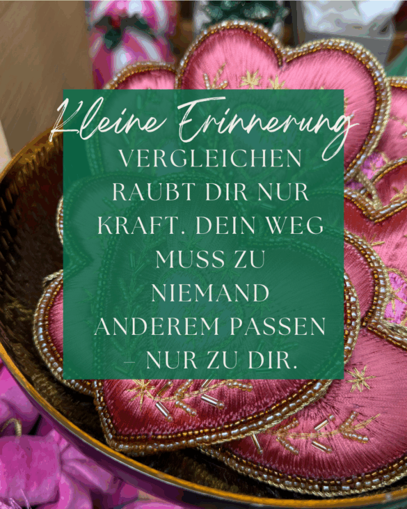 Dezembermomente ~ Ein kleiner Stern pro Tag – für gute Gefühle, Achtsamkeit & Wärme im Advent. Vergleichen raubt Dir nur Kraft. Dein Weg muss zu niemand anderem passen - nur zu Dir.