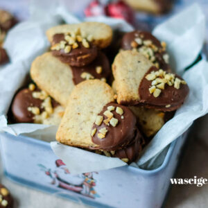 Weihnachtsplätzchen mit Haselnüssen - Haselnuss Herzen - waseigenes.com