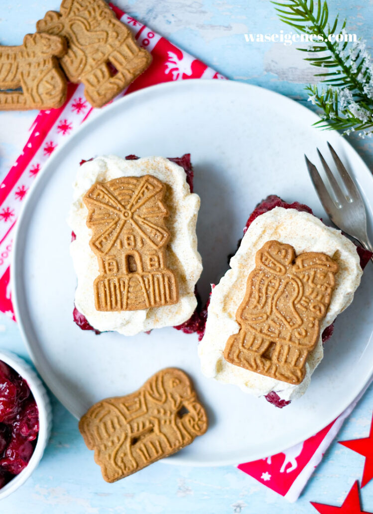 Spekulatius-Schnitten mit Kirschen | Weihnachtskuchen vom Blech | waseigenes.com