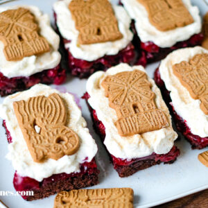 Spekulatius-Schnitten mit Kirschen | Weihnachtskuchen vom Blech