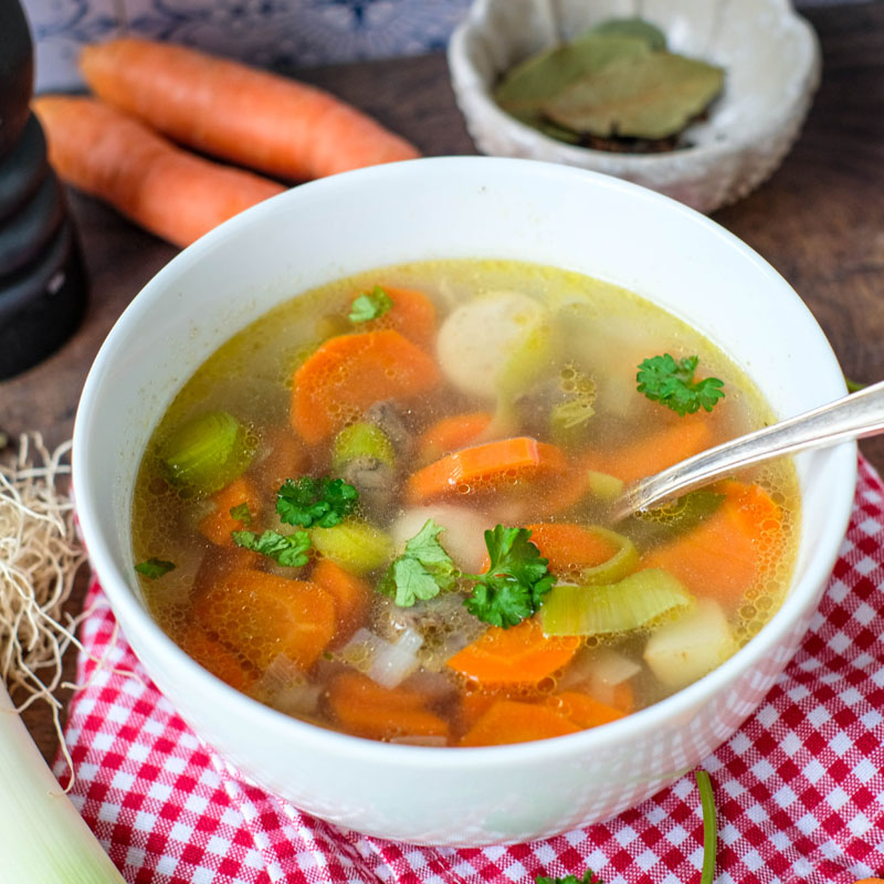 Rindersuppe mit Beinscheibe selber kochen