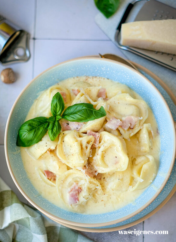 Tortellini alla Panna: Cremige Tortellini in Sahnesauce