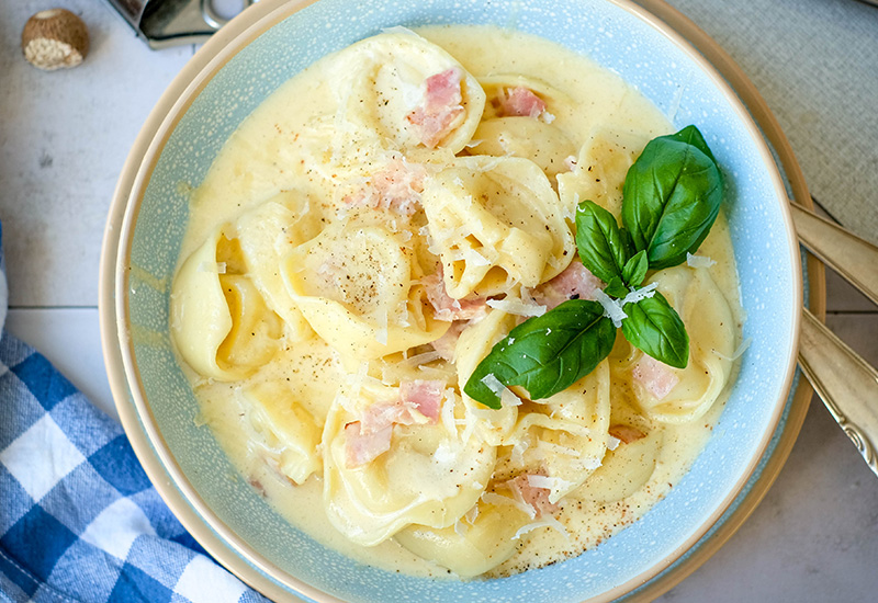 Tortellini alla Panna: Cremige Tortellini in Sahnesauce