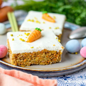 Möhrenkuchen vom Blech mit Sahne-Frischkäse-Topping