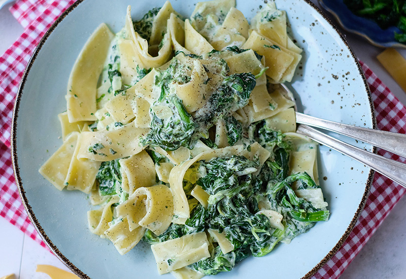 Spinatnudeln mit Frischkäse – schnelles Pasta Rezept