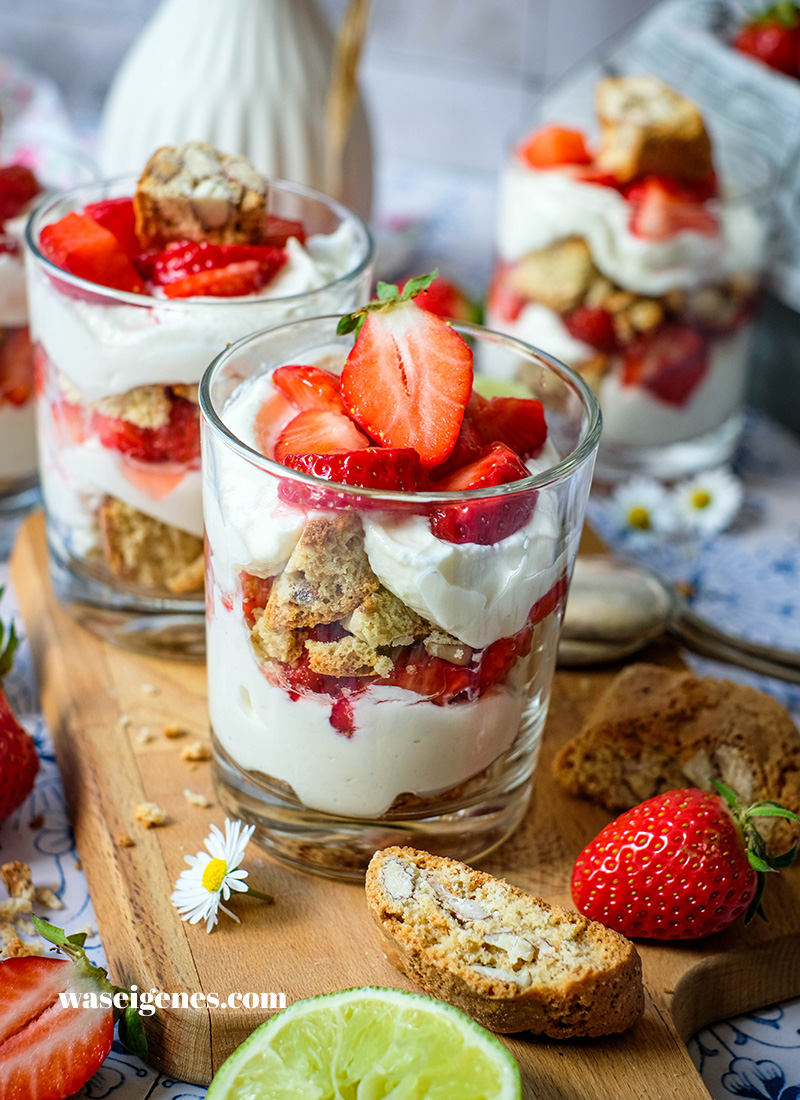 Erdbeer-Dessert im Glas mit Cantuccini, Mascarpone & Ricotta | waseigenes.com