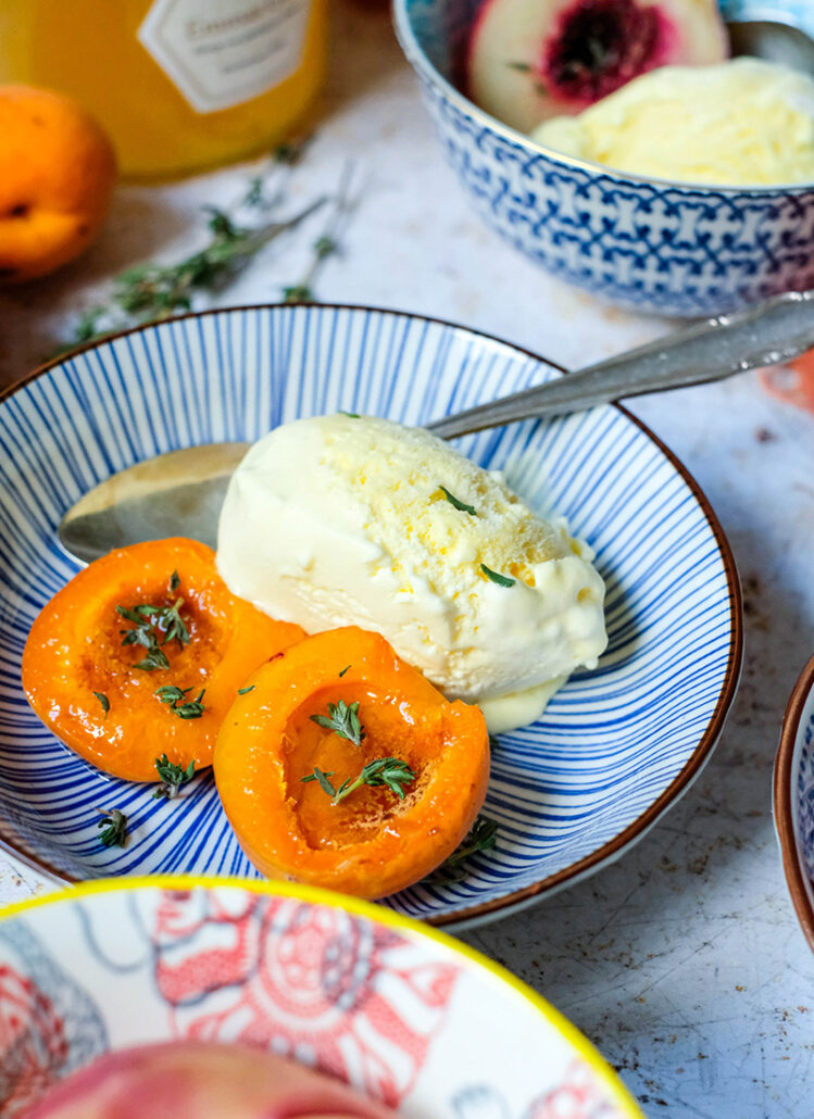 So einfach: Aprikosen und Nektarinen im Airfryer zubereiten