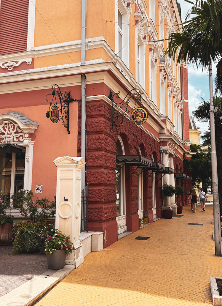 Opatija in Kroatien: prächtige Villen, die berühmte Küstenpromenade Lungomare und andere Sehenswürdigkeiten an der Kvarner Bucht | waseigenes.com