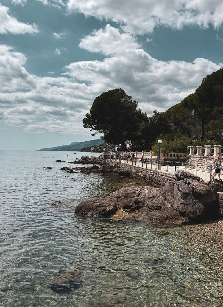 Opatija in Kroatien: prächtige Villen, die berühmte Küstenpromenade Lungomare und andere Sehenswürdigkeiten an der Kvarner Bucht | waseigenes.com