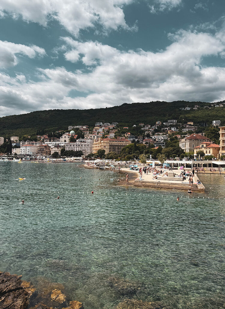 Opatija in Kroatien: prächtige Villen, die berühmte Küstenpromenade Lungomare an der Kvarner Bucht | waseigenes.com