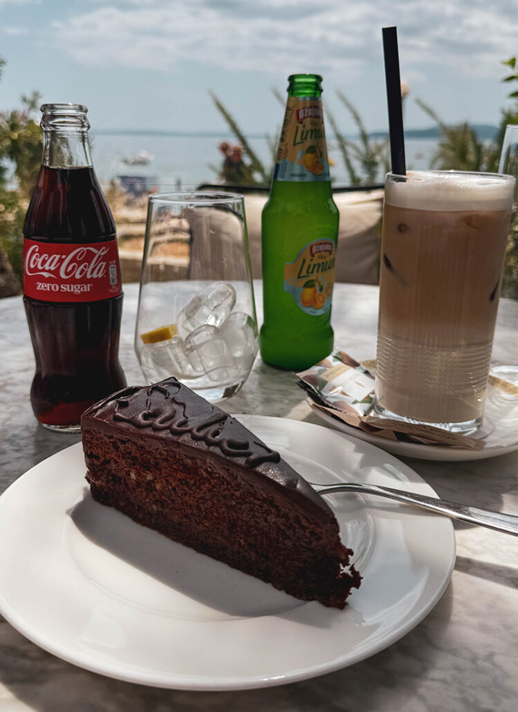 Opatija in Kroatien: prächtige Villen, die berühmte Küstenpromenade Lungomare an der Kvarner Bucht | waseigenes.com
