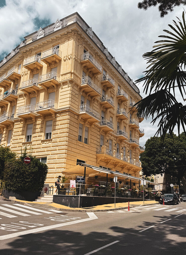 Opatija in Kroatien: prächtige Villen, die berühmte Küstenpromenade Lungomare an der Kvarner Bucht | waseigenes.com