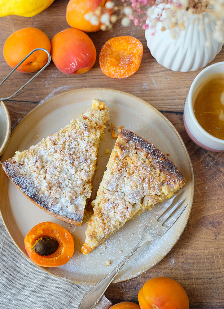 Rezept für einen einfachen Aprikosenkuchen mit Streuseln von waseigenes.com