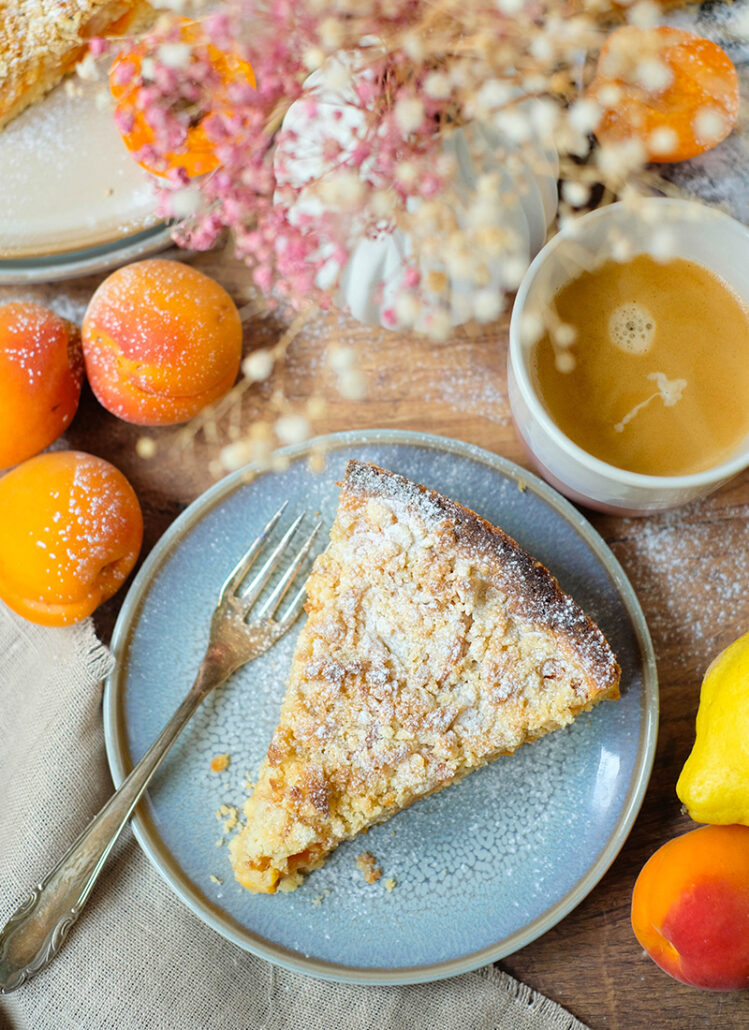 Rezept für einen einfachen Aprikosenkuchen mit Streuseln von waseigenes.com