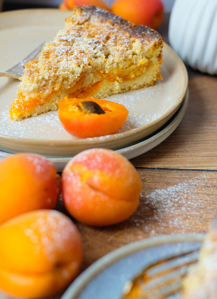 Rezept für einen einfachen Aprikosenkuchen mit Streuseln von waseigenes.com