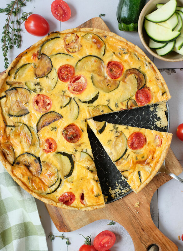 Rezept: Zucchini Quiche mit Kirschtomaten und Schmand, waseigenes.com