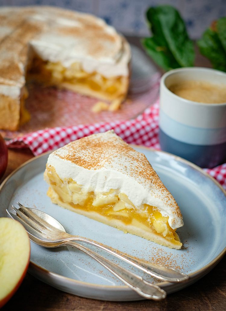 Rezept: Apfel-Schmand-Kuchen mit Mürbeteig, Vanillepudding und Sahne-Schmand-Creme | waseigenes.com