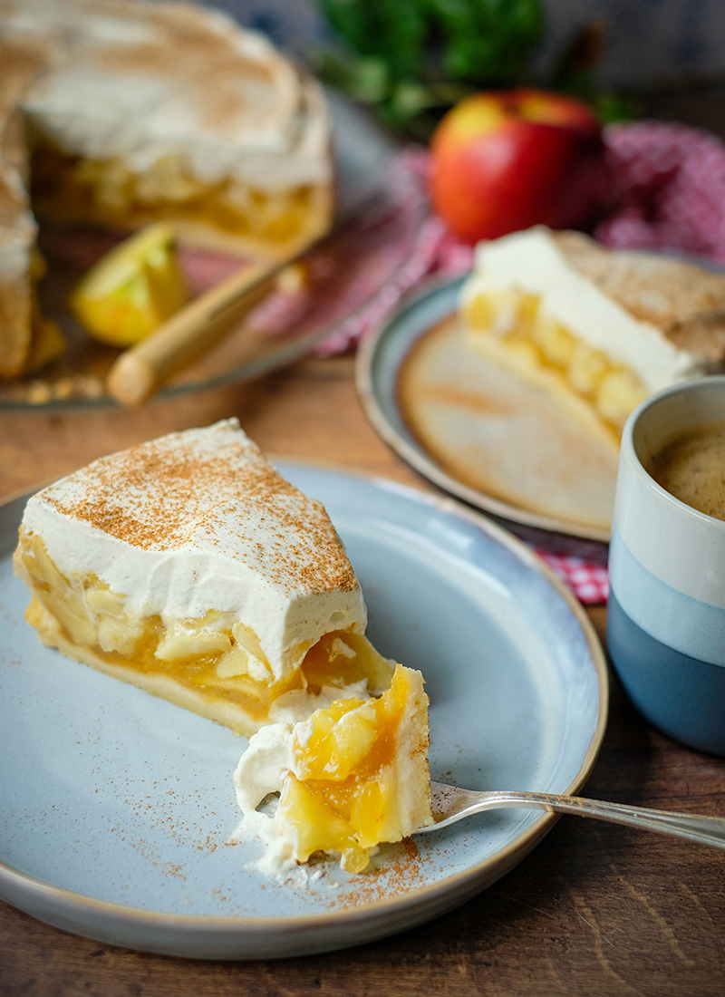 Rezept: Apfel-Schmand-Kuchen mit Mürbeteig, Vanillepudding und Sahne-Schmand-Creme | waseigenes.com