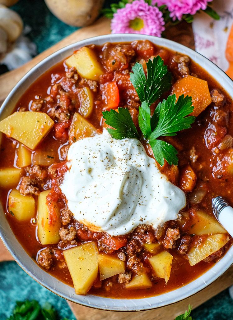 Herzhafter Bauerntopf mit Hackfleisch, Kartoffeln und Paprika - Rezept von waseigenes.com