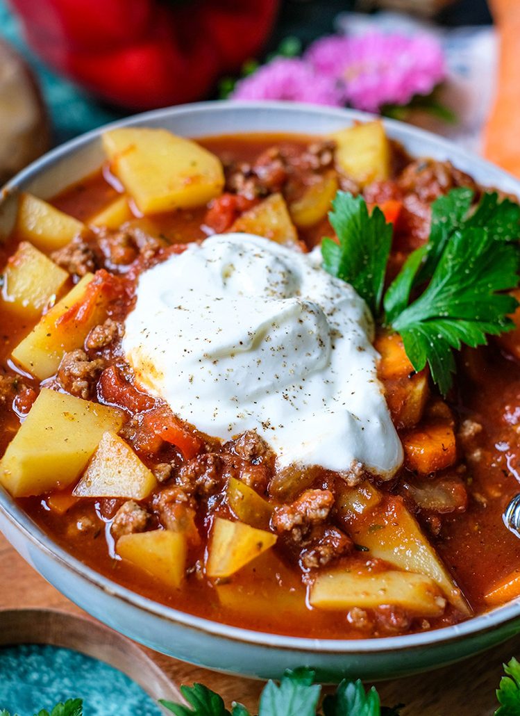 Herzhafter Bauerntopf mit Hackfleisch, Kartoffeln und Paprika - Rezept von waseigenes.com