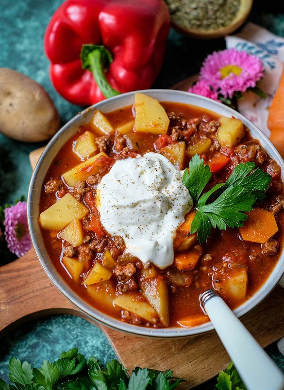 Herzhafter Bauerntopf mit Hackfleisch, Kartoffeln und Paprika - Rezept von waseigenes.com